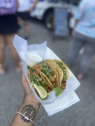 Auggie’s Lucky Tacos food truck logo