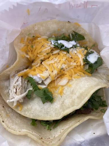 Silvia’s Tacos food truck logo