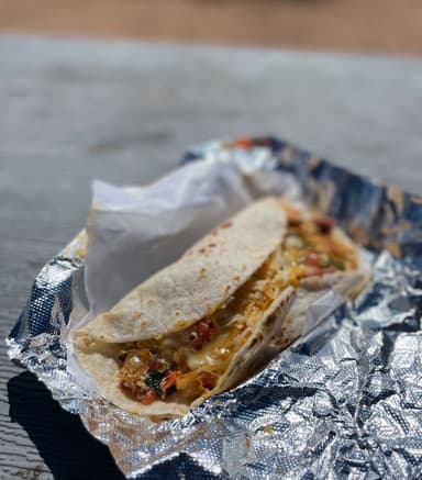 3 Hermanas Taqueria food truck logo