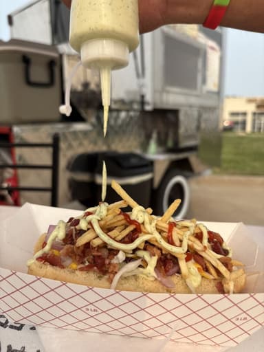 Los top dogs food truck logo