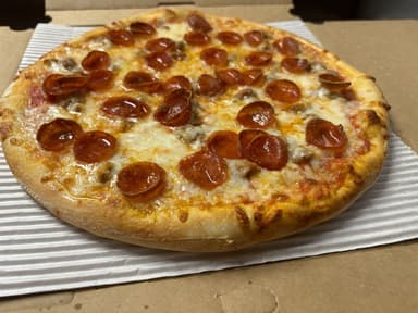 Da Pizza Company food truck logo