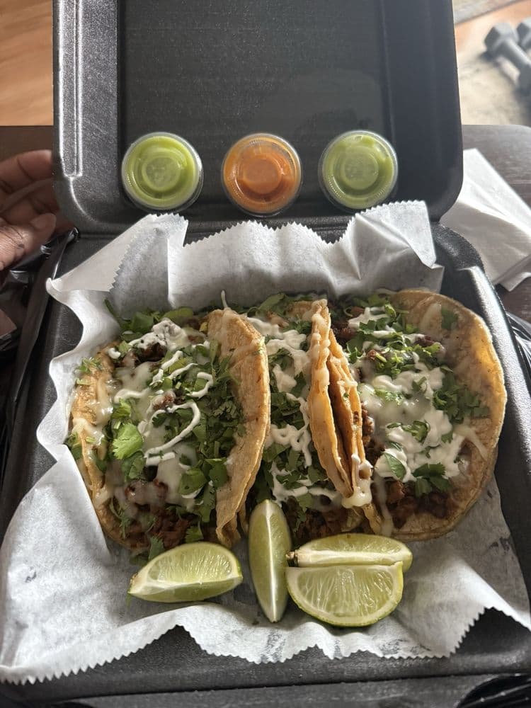Alo's Taco Truck
