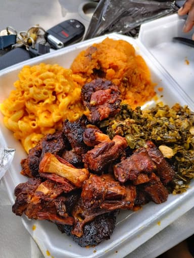 Daddy Duncan's BBQ food truck logo