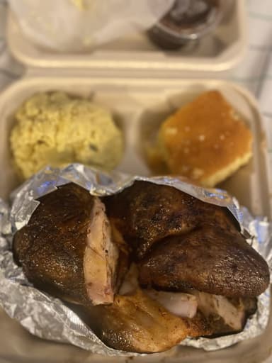 Clyde's Southern food truck logo